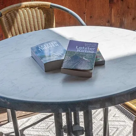 - Your Austrian Lägenhet *